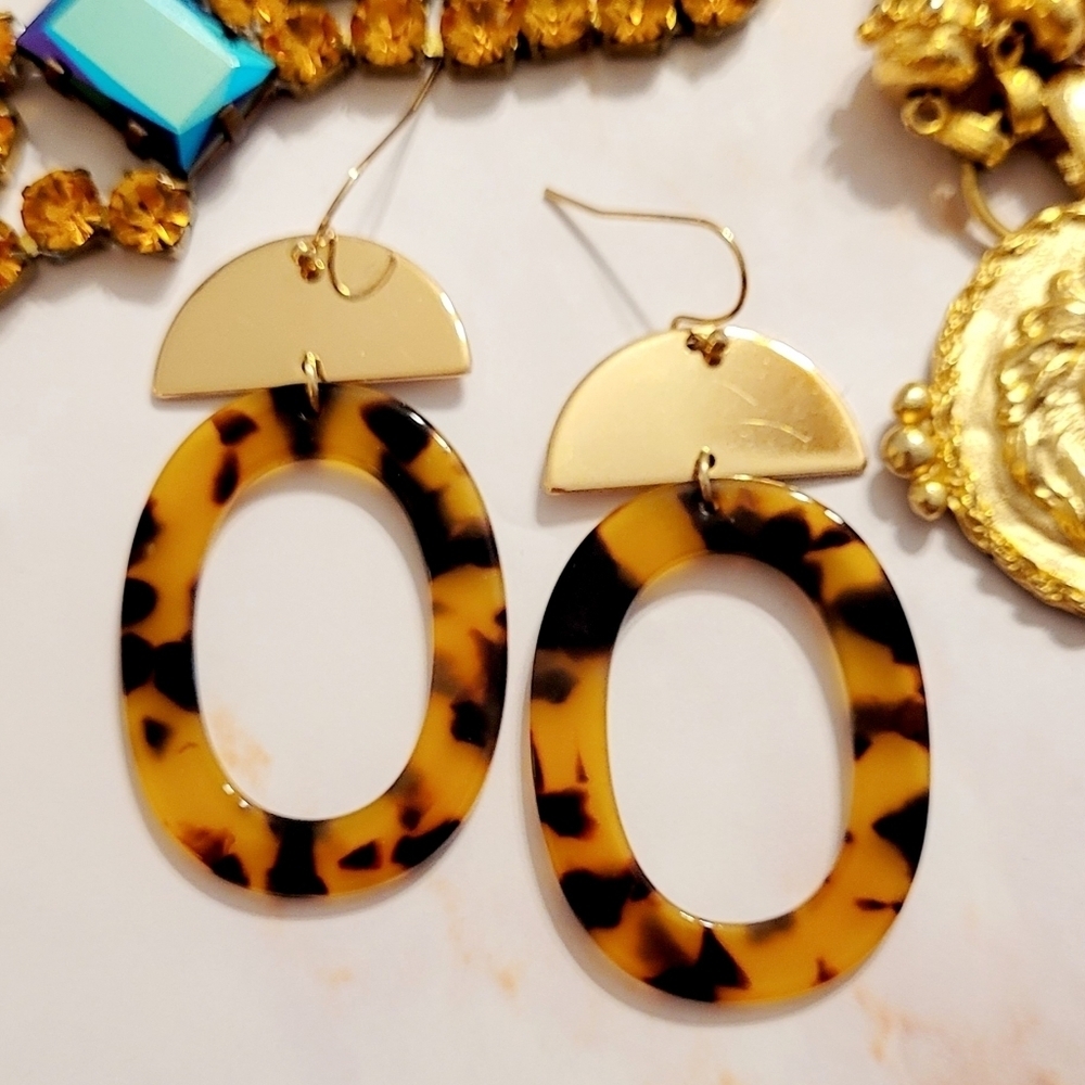 NWT Retro Oval Tortoise Shell Gold Half Moon Hoop Drop Earrings - Picture 7 of 9